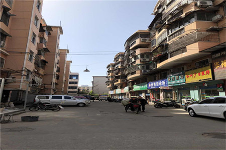 密州繁荣尊府3室2厅1卫62万85m2出售